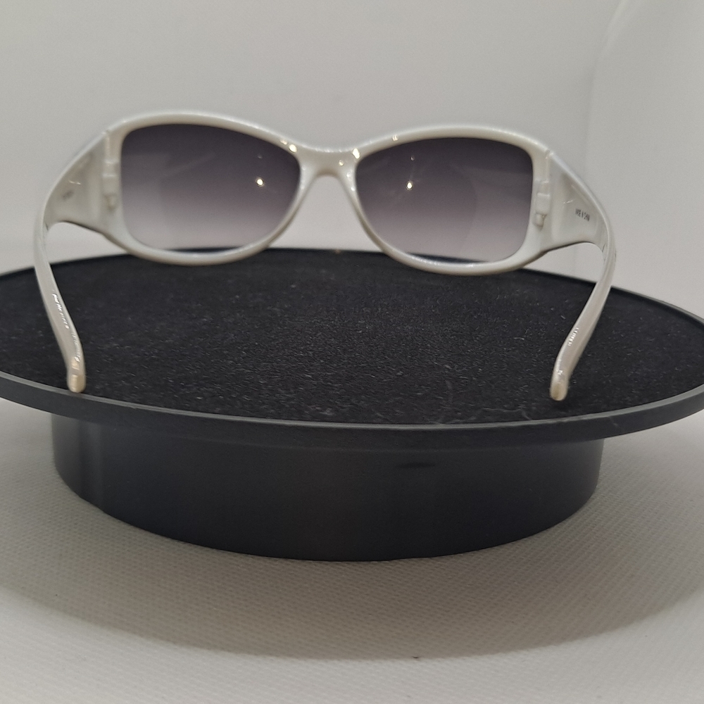 Sunglasses - Picture 3 of 4